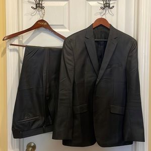 Kenneth Cole Reaction Mens Suit
